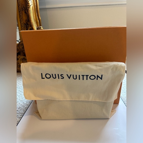 BNIB Louis Vuitton Black and Brown Monogram Sz 26 Pouch Box, Bag, Ribbon - Picture 4 of 14